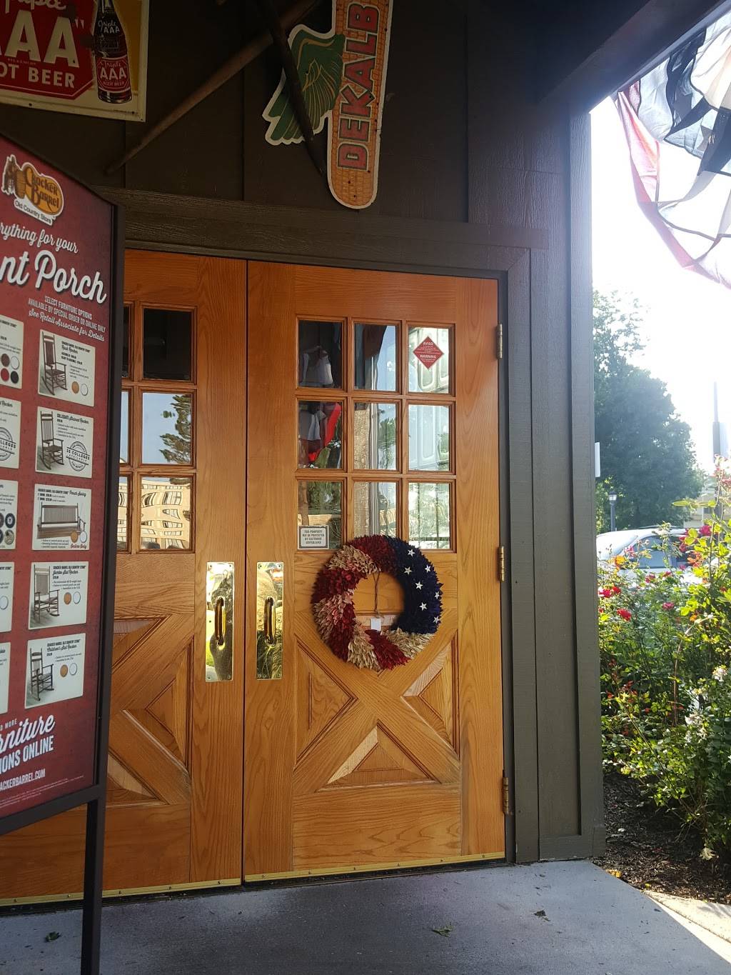 Cracker Barrel Old Country Store | restaurant | 6081 Shelby Oaks Dr, Memphis, TN 38134, USA | 9013825465 OR +1 901-382-5465