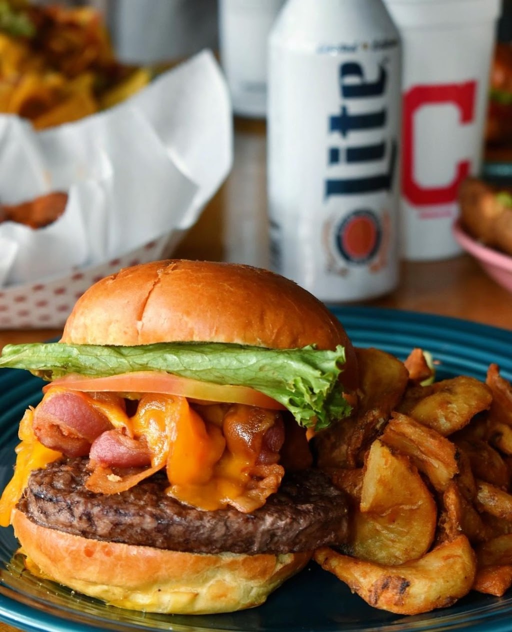 Thirsty Parrot | restaurant | 812 Huron Rd E, Cleveland, OH 44115, USA | 2166853200 OR +1 216-685-3200