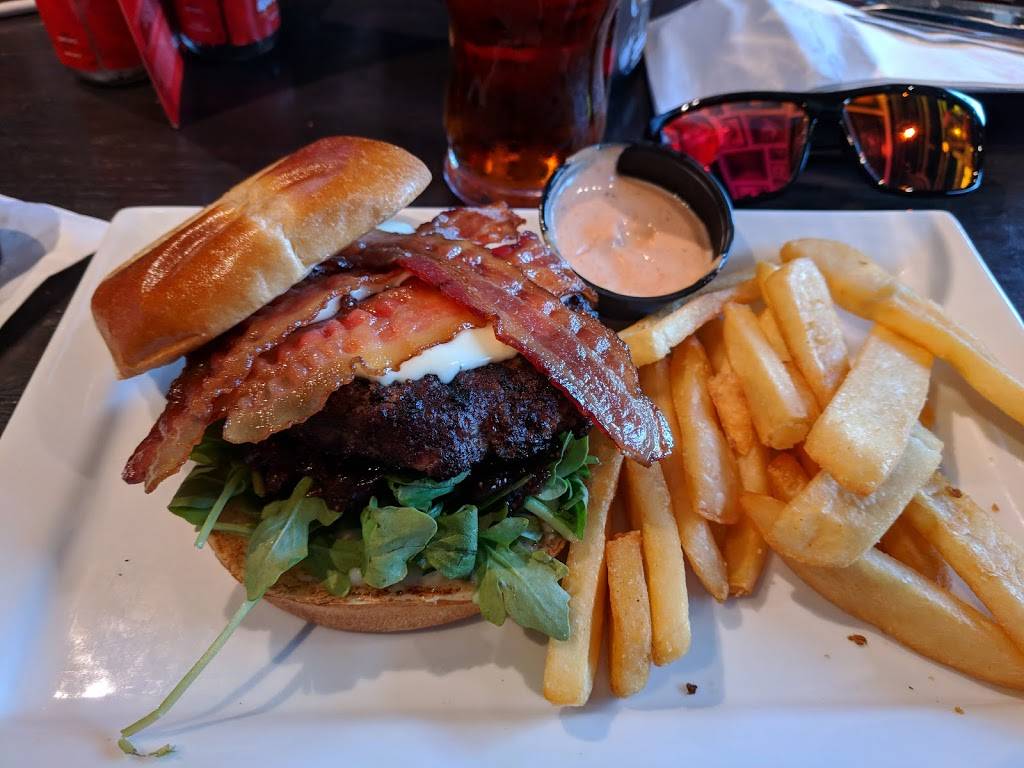 Red Robin Gourmet Burgers and Brews | restaurant | 1 Halfmoon Crossing, Clifton Park, NY 12065, USA | 5183481536 OR +1 518-348-1536
