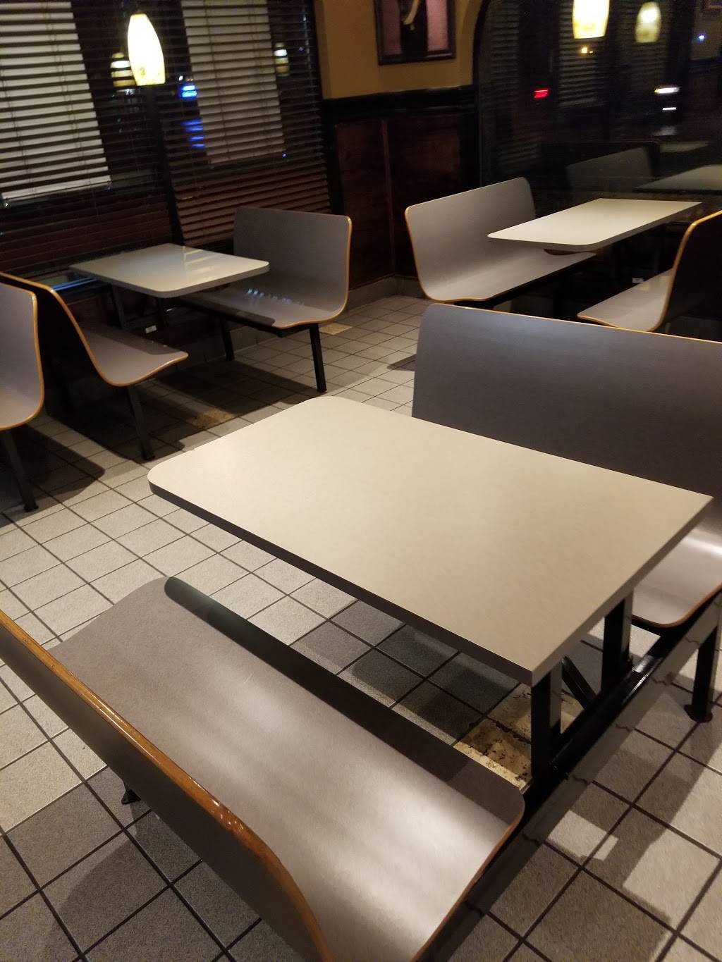 Chicagos Chicken Coop 87th Street | restaurant | 3300 W 87th St, Chicago, IL 60652, USA | 7737789000 OR +1 773-778-9000