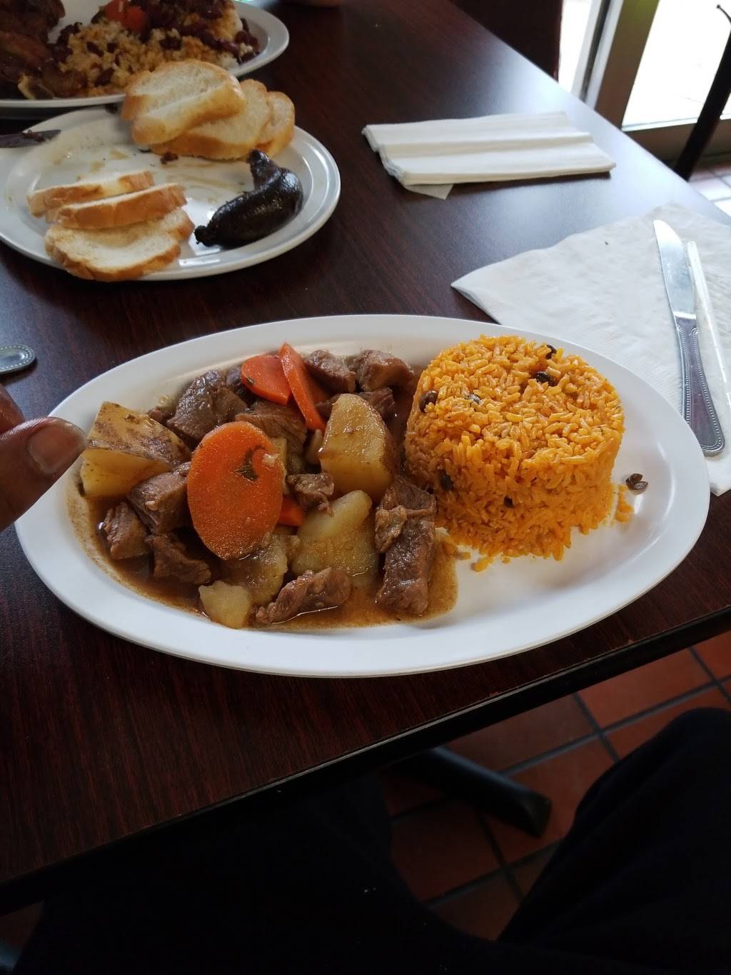 Santiagos Puerto Rican Restaurant Sabores Latinos Inc | restaurant | 935 E Oakton St, Des Plaines, IL 60018, USA | 2249389115 OR +1 224-938-9115