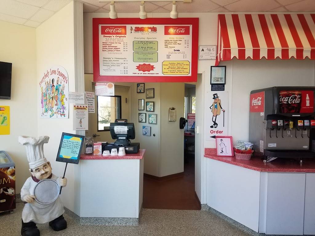 Snoopys Hot Dogs & More | restaurant | 82 Glen Rd, Garner, NC 27529, USA | 9197792545 OR +1 919-779-2545