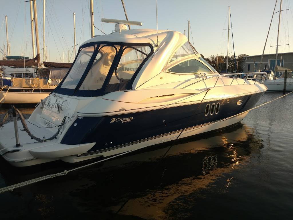 Vinings Landing Marina | restaurant | 8166 Shore Dr, Norfolk, VA 23518, USA | 7575878000 OR +1 757-587-8000