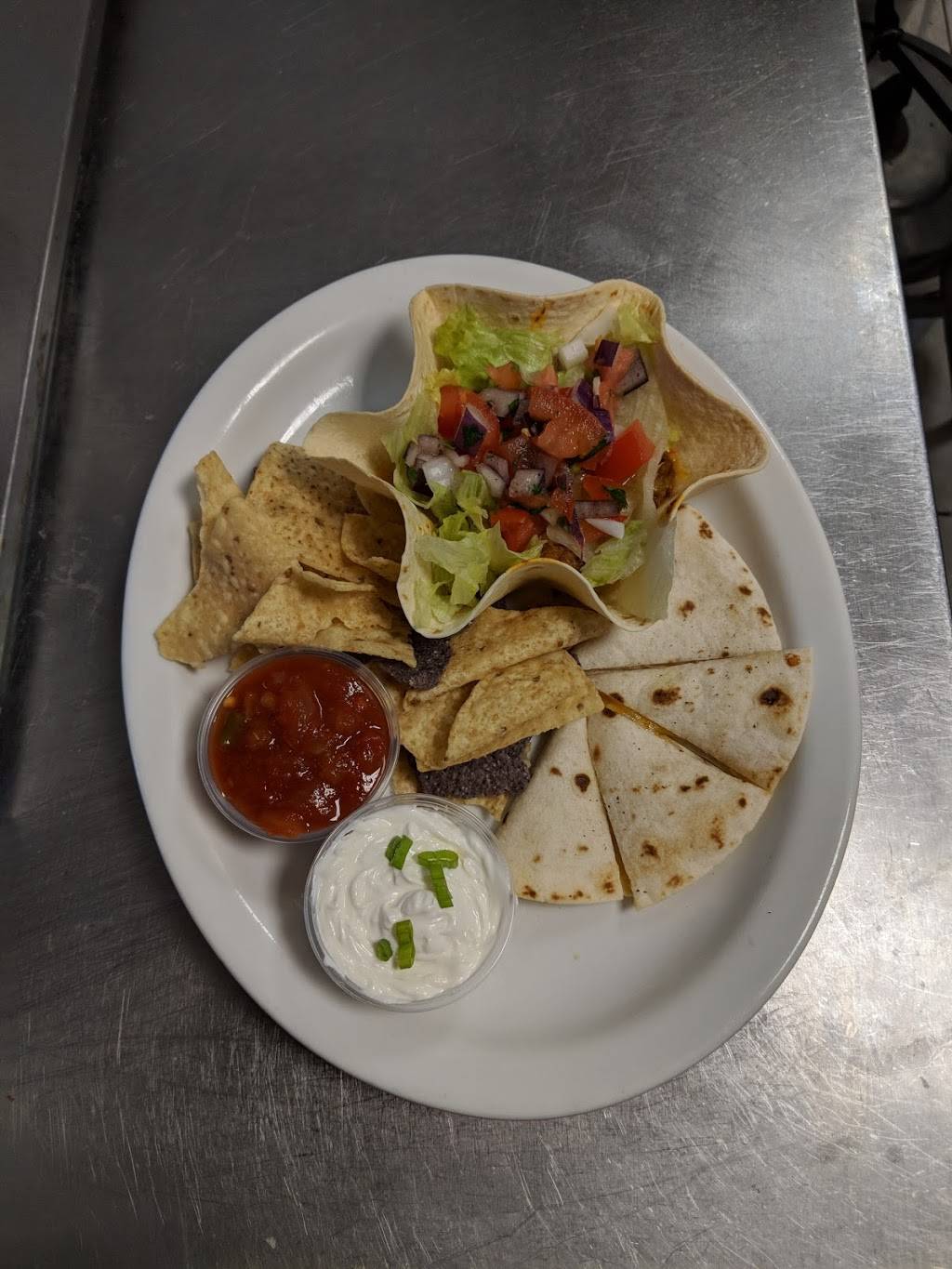 Captains Tavern | restaurant | 1 W High St, Lawrenceburg, IN 47025, USA | 8125770432 OR +1 812-577-0432