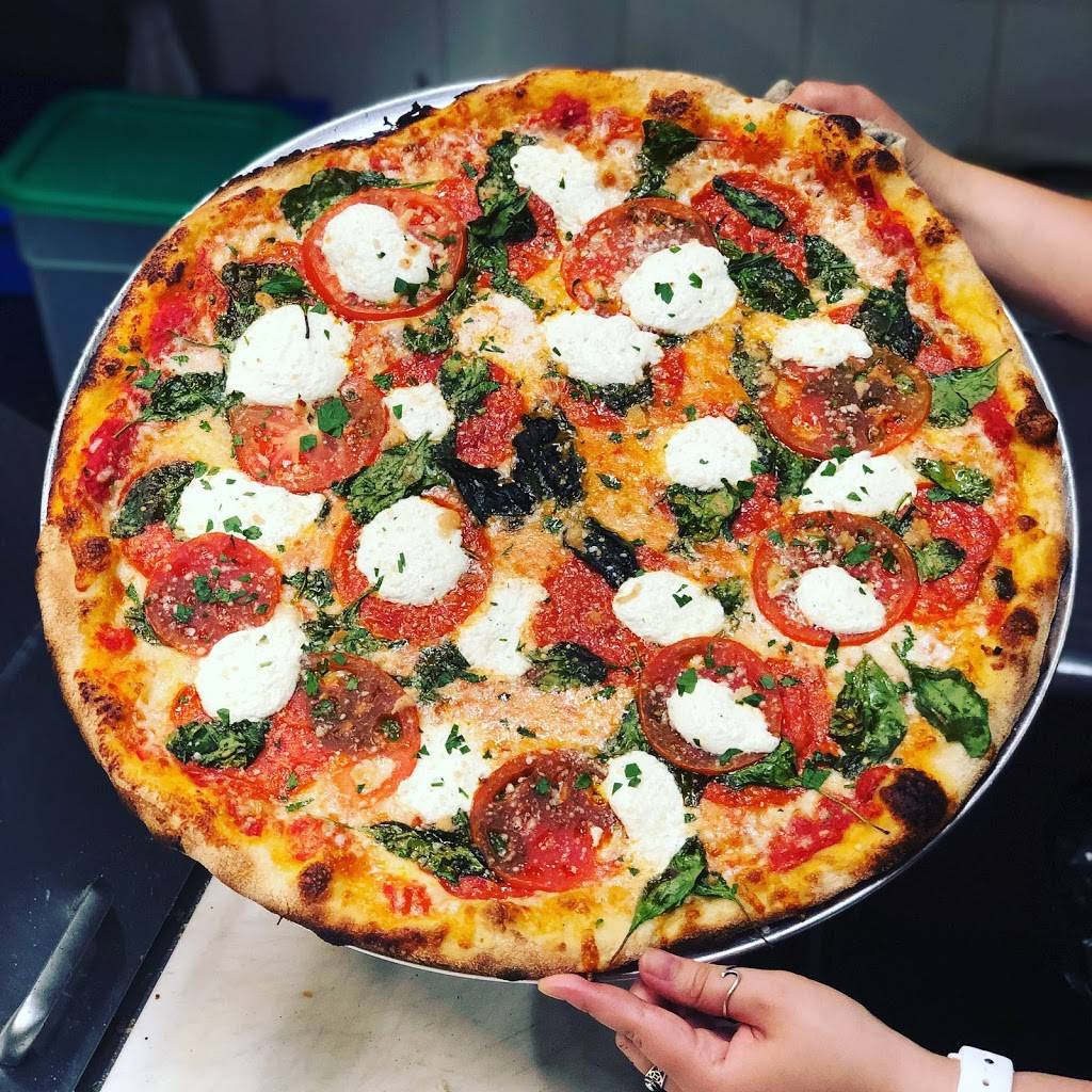 Slice & Company | restaurant | 207 Main St, East Greenwich, RI 02818, USA | 4018851117 OR +1 401-885-1117