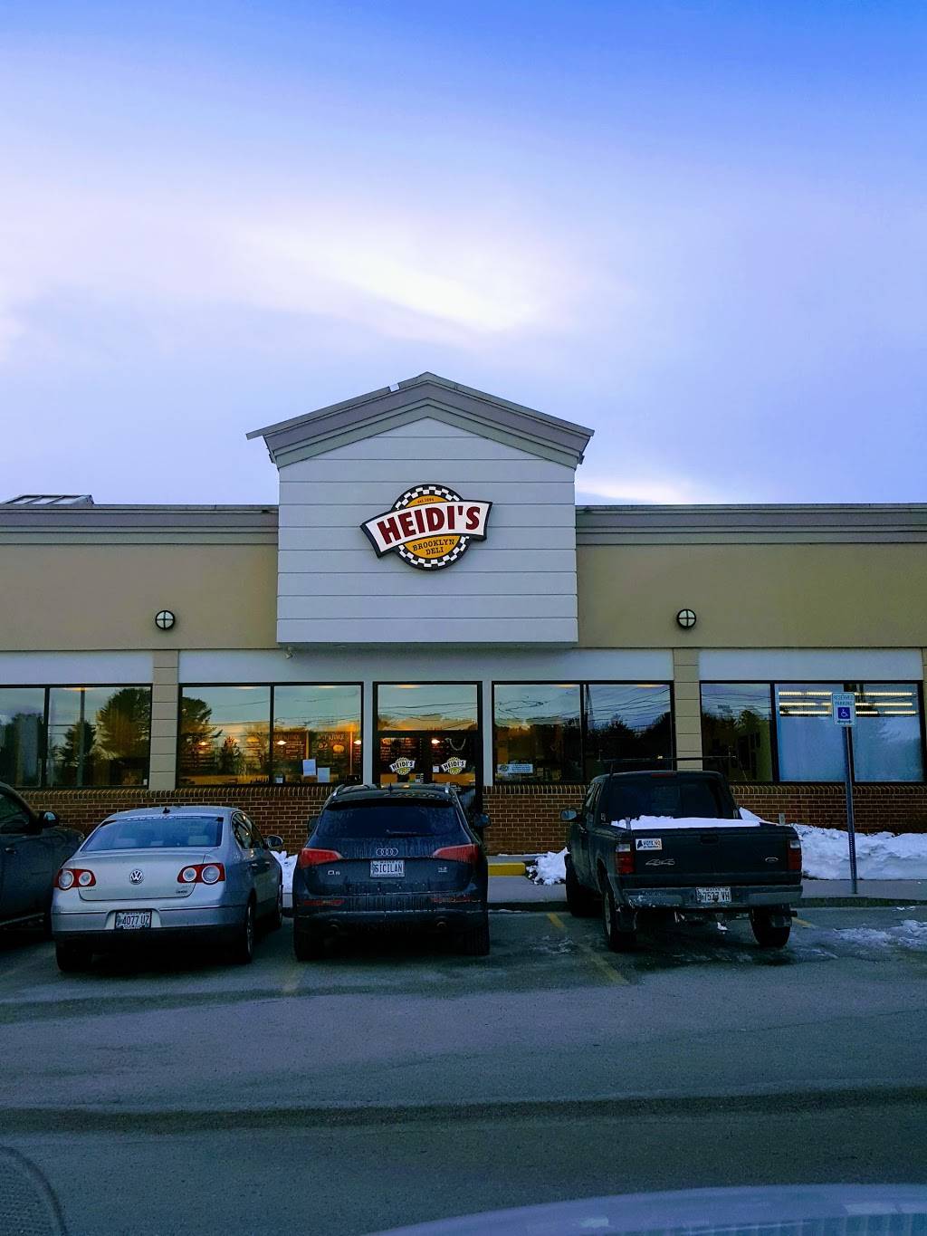 Heidis Brooklyn Deli | restaurant | 624 Turner St, Auburn, ME 04210, USA | 2077843434 OR +1 207-784-3434