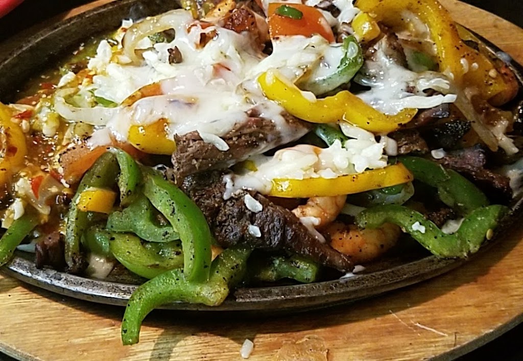 Jaliscos Bar And Grill | restaurant | 844 N Imperial Ave, El Centro, CA 92243, USA | 7603532515 OR +1 760-353-2515