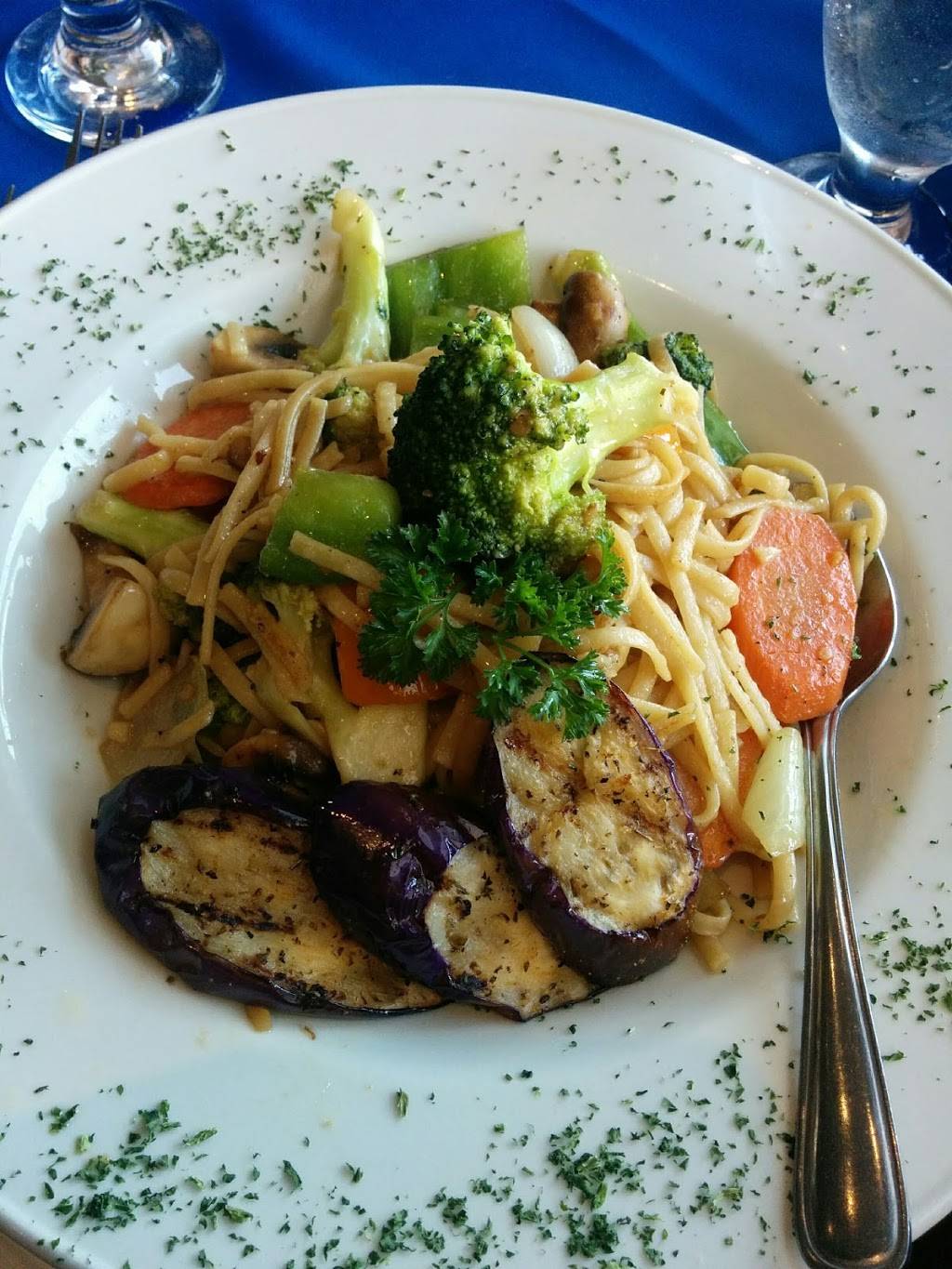 Symposion Greek Cuisine | restaurant | 148 Queen St E, Brampton, ON L6V 1B2, Canada | 9054543984 OR +1 905-454-3984