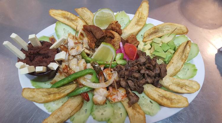 Mi Pueblo Catracho | restaurant | 2049 Wirt Rd, Houston, TX 77055, USA | 8325169998 OR +1 832-516-9998