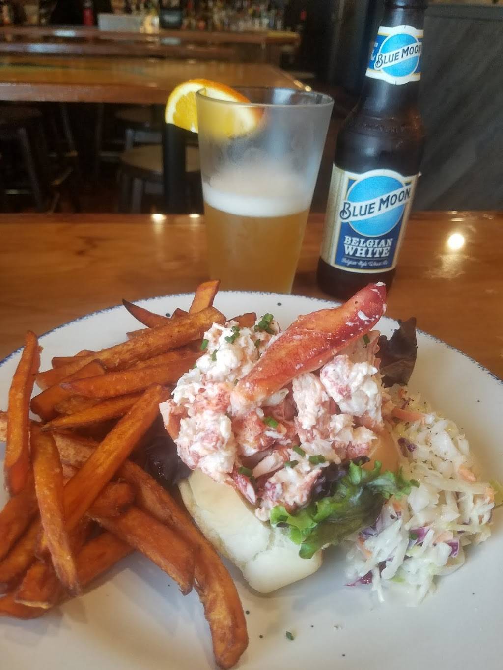 Angler Fish Market & Chowder | restaurant | 1 Village Square, Westminster, MA 01473, USA | 9788742202 OR +1 978-874-2202