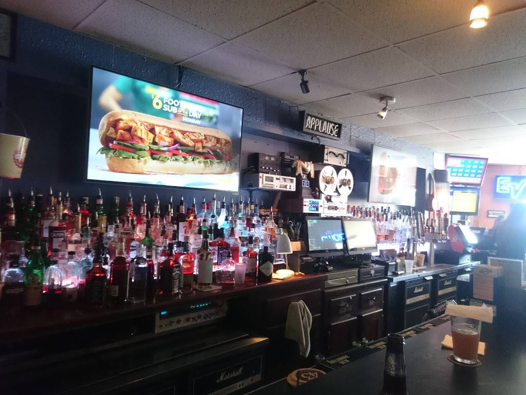 New Way Bar | restaurant | 23130 Woodward Ave, Ferndale, MI 48220, USA | 2485419870 OR +1 248-541-9870