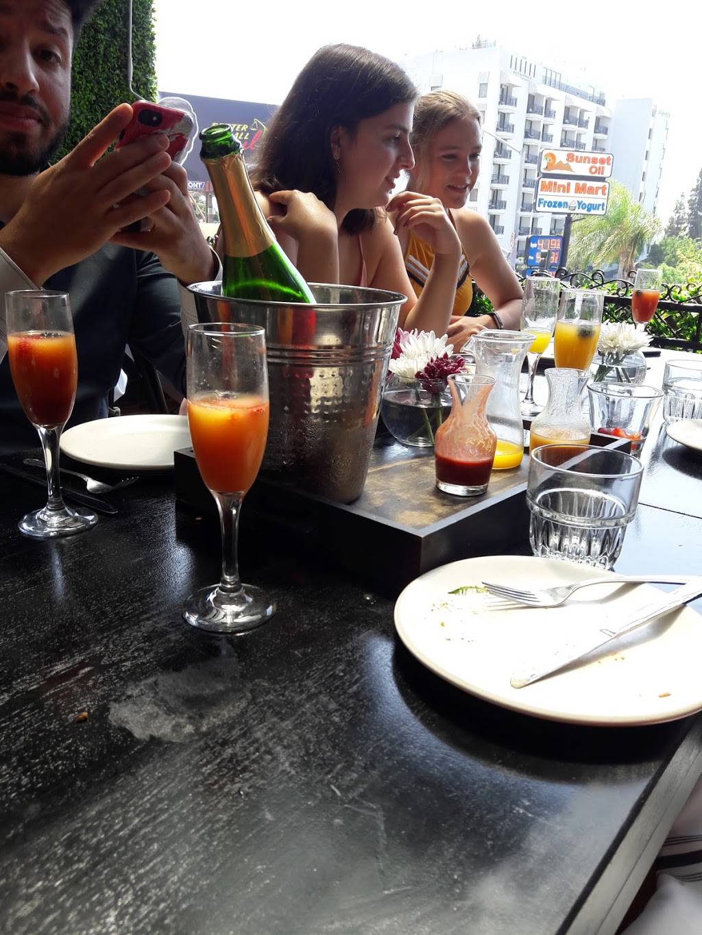 Pearls Rooftop | night club | 8909 Sunset Blvd, West Hollywood, CA 90069, USA | 3103606800 OR +1 310-360-6800