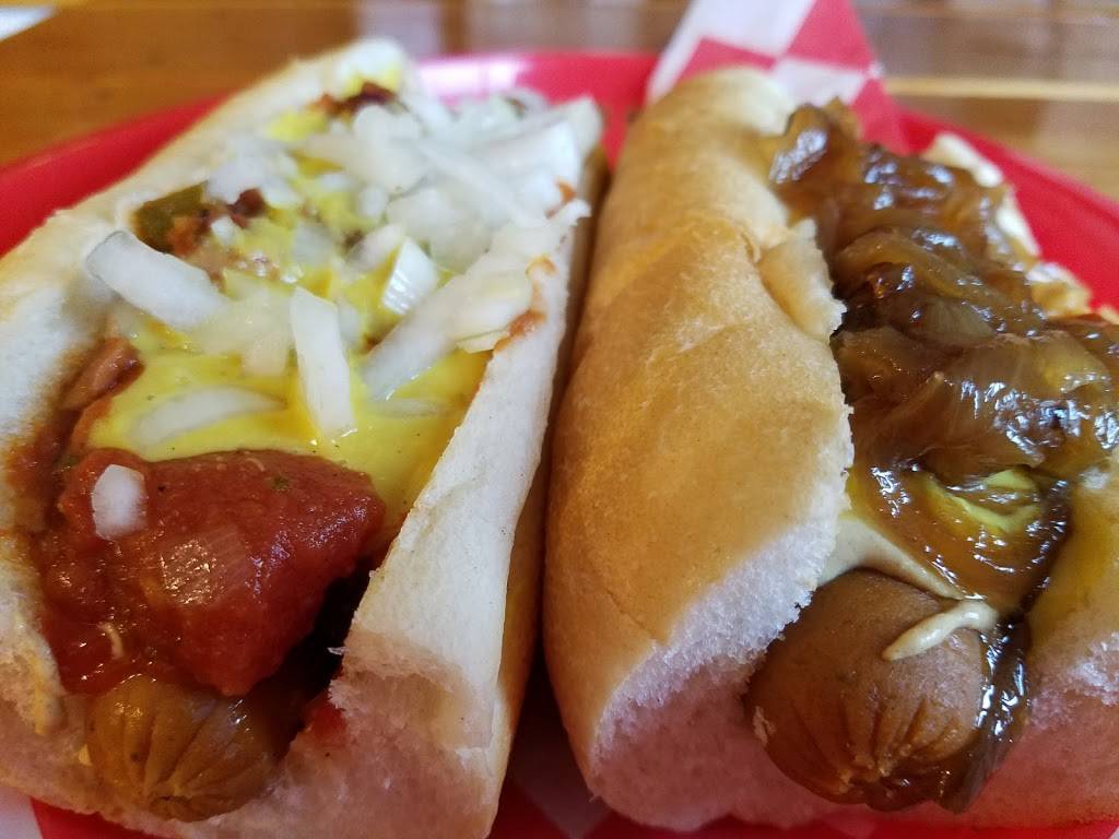 Santoros Franks & Chili | restaurant | 432 W Broad St, Bethlehem, PA 18018, USA | 6108673000 OR +1 610-867-3000