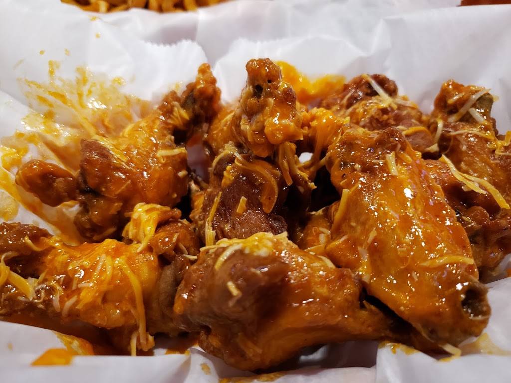 Leftys Wings & Grill | restaurant | 1034 SE Port St Lucie Blvd, Port St. Lucie, FL 34952, USA | 7723373212 OR +1 772-337-3212