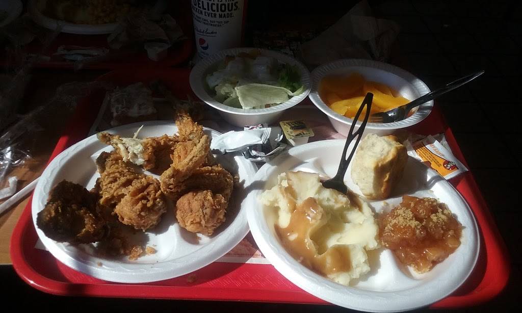 KFC | restaurant | 2090 S Green Bay Rd, Racine, WI 53406, USA | 2625544600 OR +1 262-554-4600