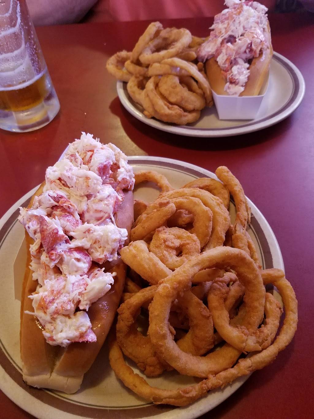 Lobster Boat Restaurant | restaurant | 453 Daniel Webster Hwy, Merrimack, NH 03054, USA | 6034245221 OR +1 603-424-5221