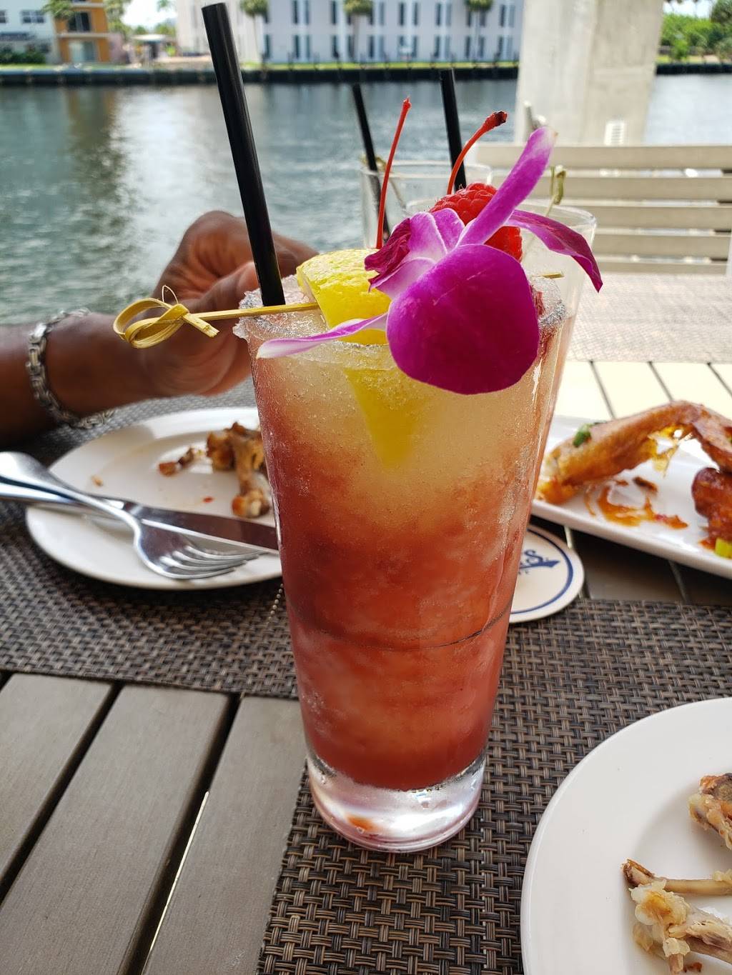 Shooters Waterfront | restaurant | 3033 NE 32nd Ave, Fort Lauderdale, FL 33308, USA | 9545662855 OR +1 954-566-2855