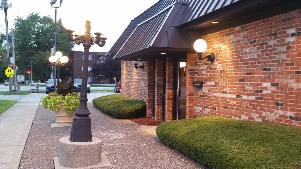 Barones Pizza | restaurant | 12701 Central Ave, Crestwood, IL 60445, USA | 7083884050 OR +1 708-388-4050