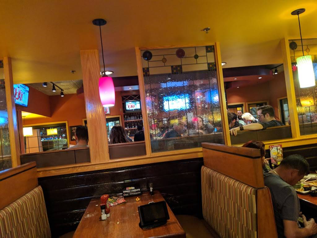 Applebees Grill + Bar | restaurant | 1585 E 6th St, Beaumont, CA 92223, USA | 9518453638 OR +1 951-845-3638