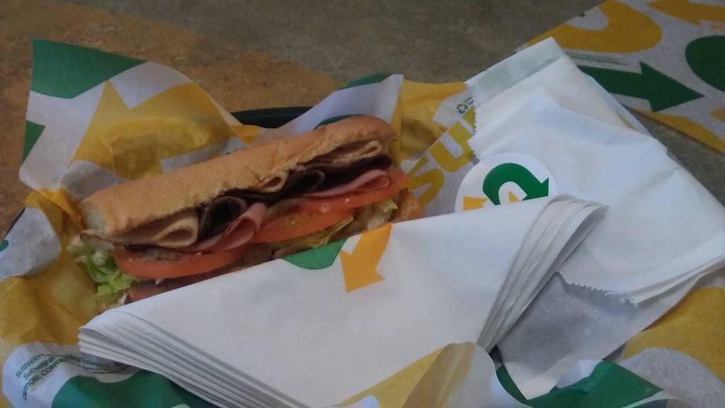 Subway | restaurant | 200 W Westwood Ave, High Point, NC 27262, USA | 3368837441 OR +1 336-883-7441