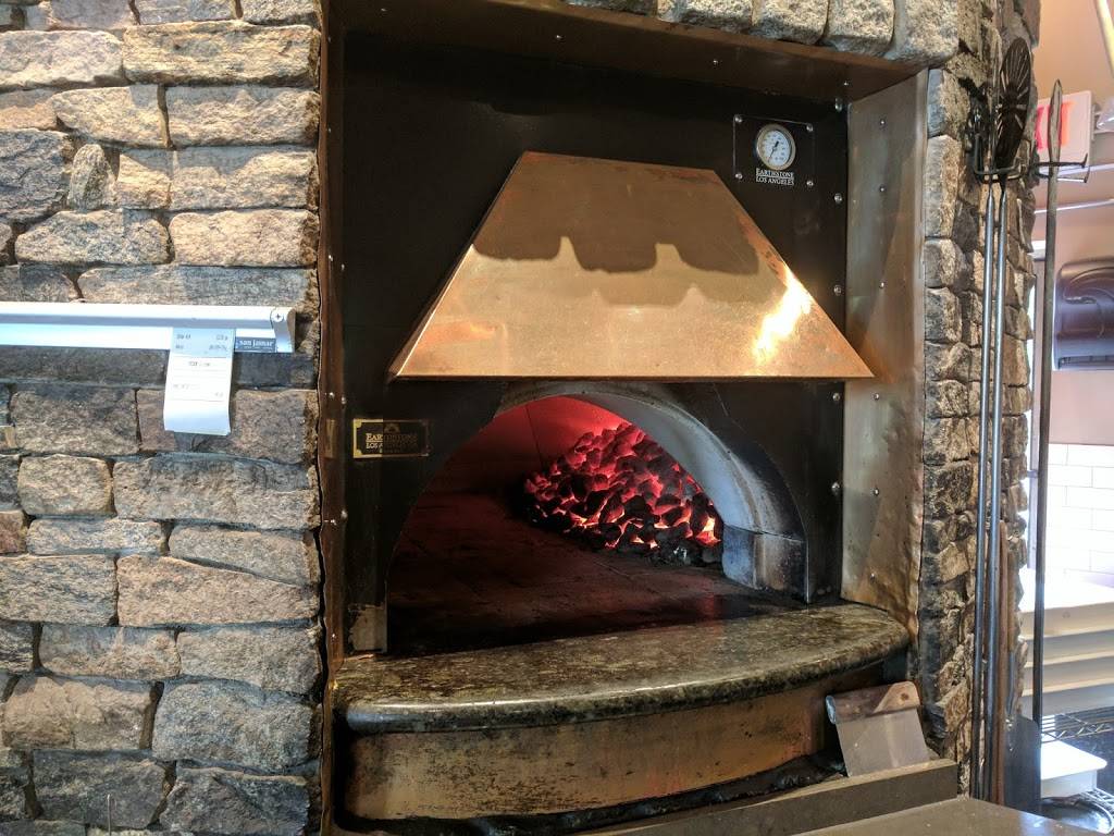 Max & Leos Pizza Newton | restaurant | 325 Washington St, Newton, MA 02458, USA | 6172447200 OR +1 617-244-7200