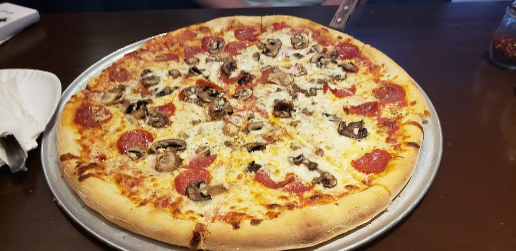 Ginos Pizzeria | meal delivery | 455 Court St, Portsmouth, VA 23704, USA | 7579982040 OR +1 757-998-2040
