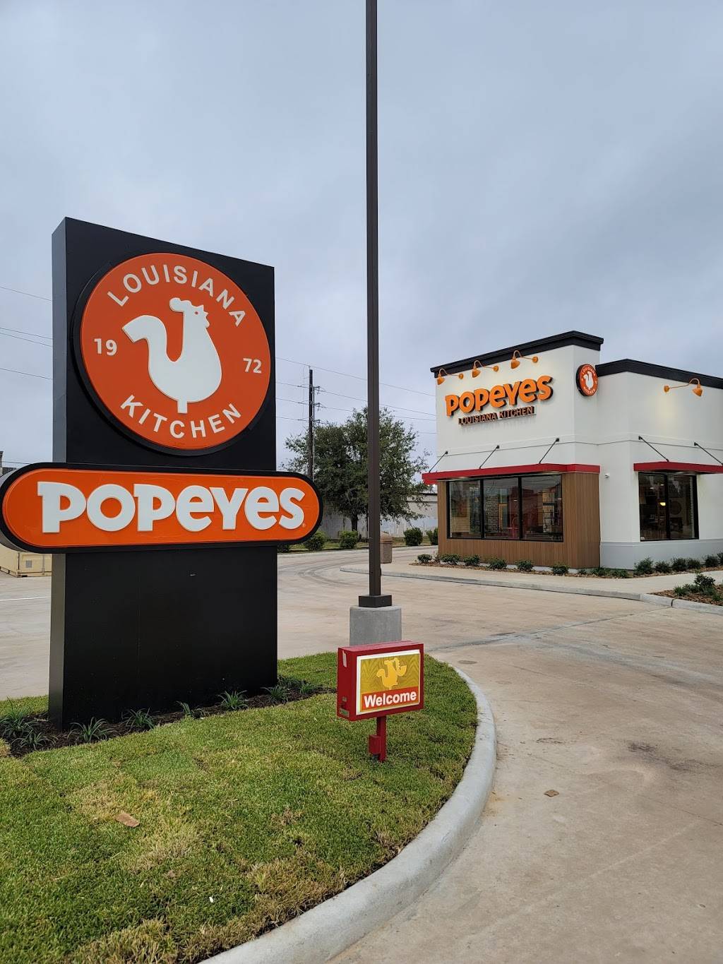 Popeyes Louisiana Kitchen | restaurant | Farm to Market 1960 Rd W, Houston, TX 77090, USA | 8326667591 OR +1 832-666-7591
