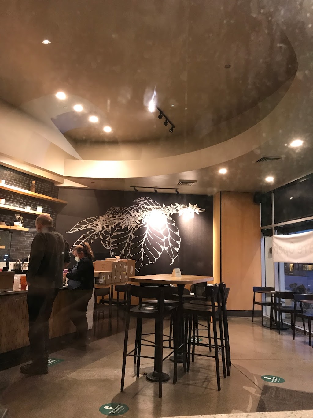 Starbucks | cafe | 4207 Riverside Dr, Burbank, CA 91505, USA | 8185639830 OR +1 818-563-9830