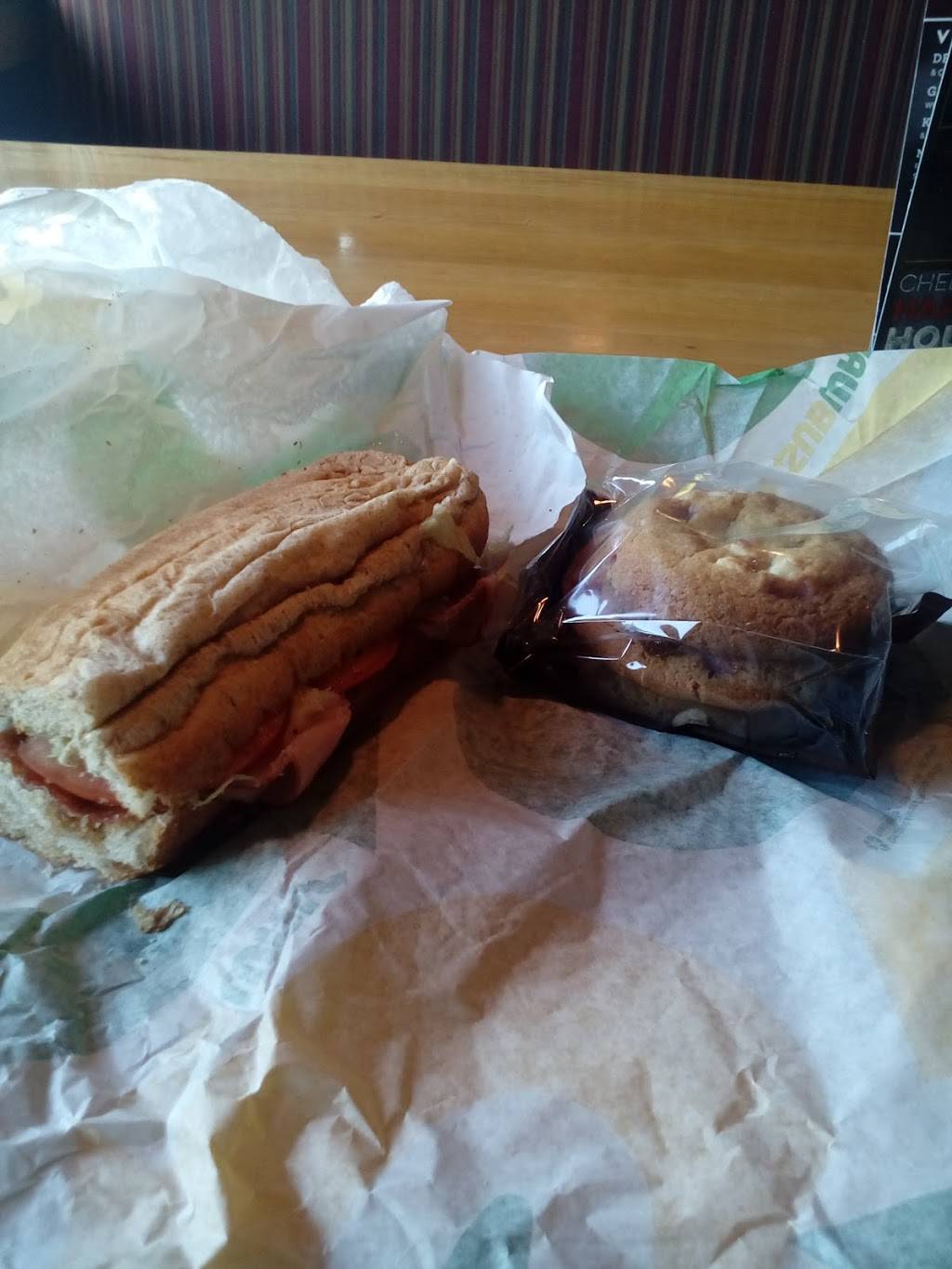 Subway | restaurant | 233 NJ-33, Hamilton Township, NJ 08619, USA | 6095869700 OR +1 609-586-9700