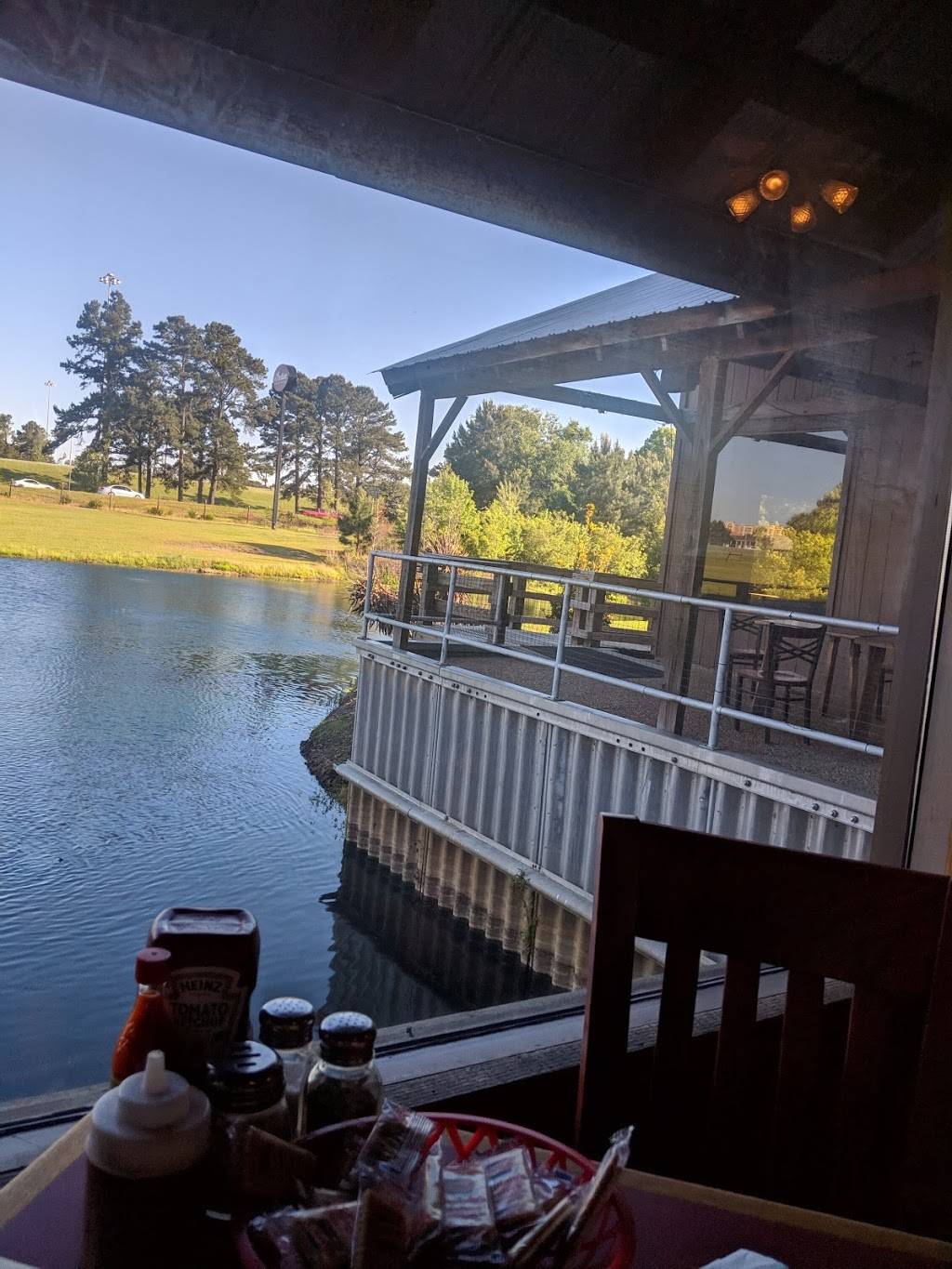 Shellhouse | restaurant | 8 Gateway Blvd E, Savannah, GA 31419, USA | 9129273280 OR +1 912-927-3280