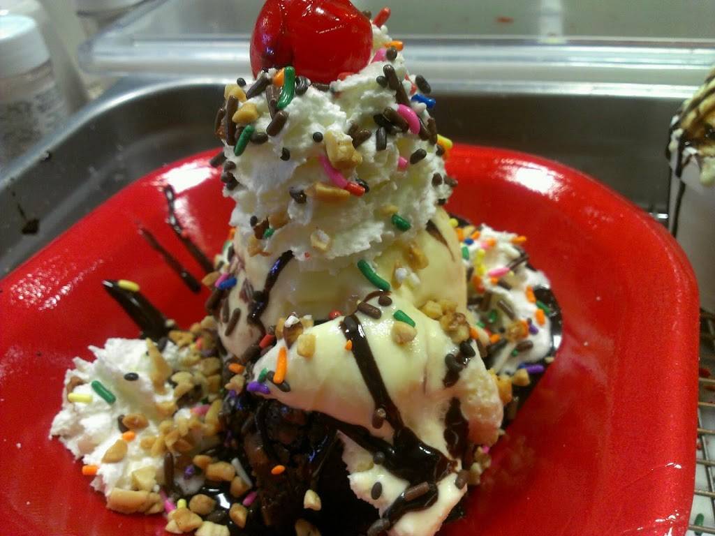 Sarah Jeans Ice Cream | restaurant | 109 N Park Square, Marietta, GA 30060, USA | 7704245179 OR +1 770-424-5179