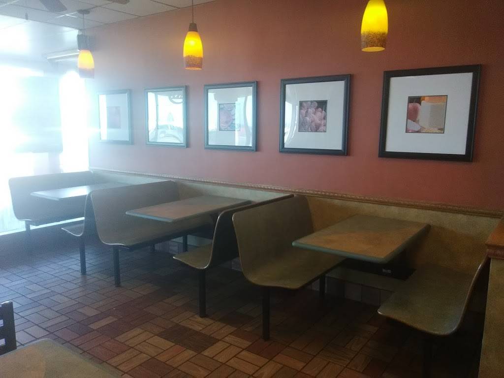 Subway | meal takeaway | 2533 S Seneca St, Wichita, KS 67217, USA | 3162693222 OR +1 316-269-3222