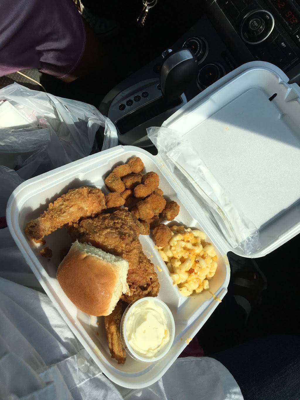 Mr Charles Chicken & Fish | restaurant | 3100 Statesville Ave, Charlotte, NC 28206, USA | 7043330455 OR +1 704-333-0455