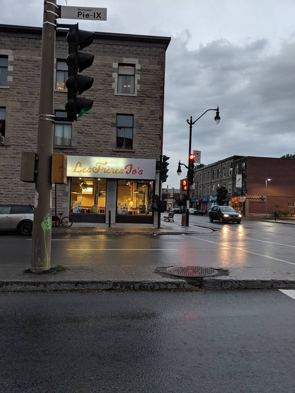 Les frères Jos | restaurant | 4103 Rue Sainte-Catherine E, Montréal, QC H1V 1X1, Canada | 4384102666 OR +1 438-410-2666