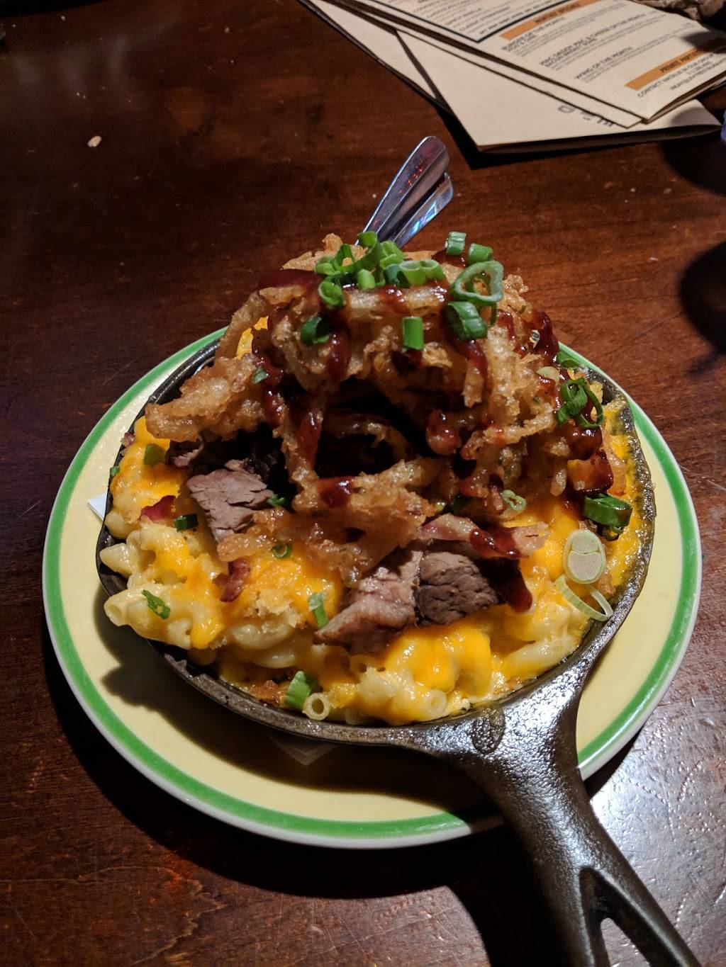 Jake Melnicks Corner Tap | restaurant | 41 E Superior St, Chicago, IL 60611, USA | 3122660400 OR +1 312-266-0400