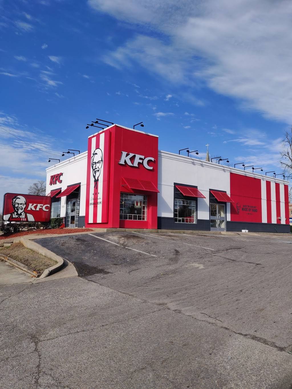 KFC | restaurant | 1928 Bessemer Rd, Birmingham, AL 35208, USA | 2057875233 OR +1 205-787-5233