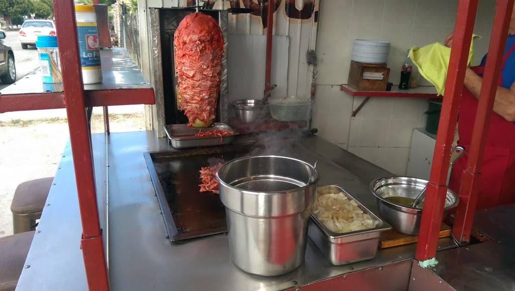 Tacos La Esquinita | restaurant | Benito Juárez 1021, Encanto Sur, 21447 Tecate, B.C., Mexico | 016651368622 OR +52 665 136 8622