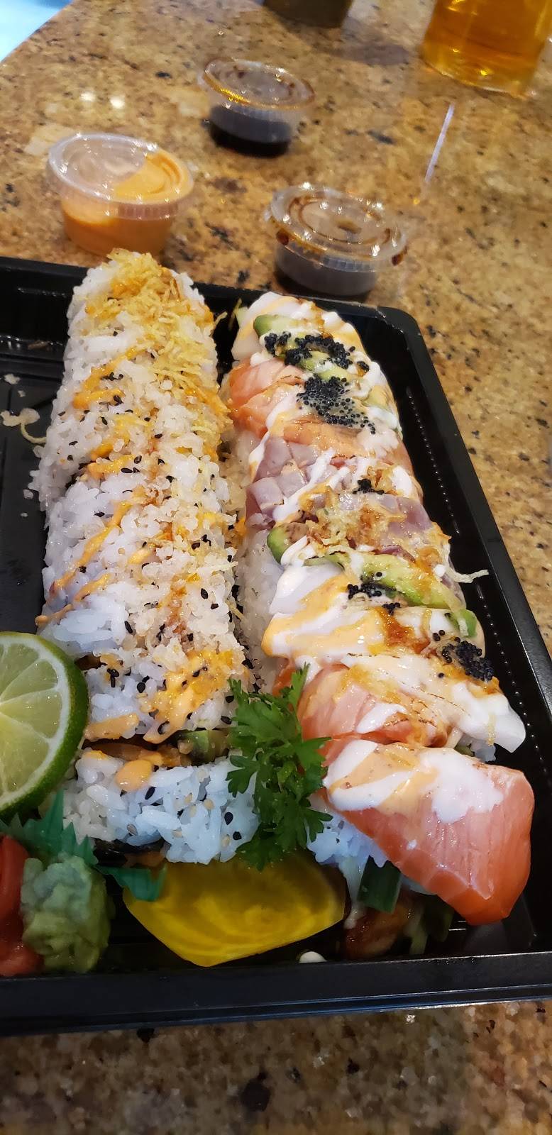 Sushi Momo | restaurant | 3226 Lake Shore Blvd W, Etobicoke, ON M8V 1M1, Canada | 4162558788 OR +1 416-255-8788
