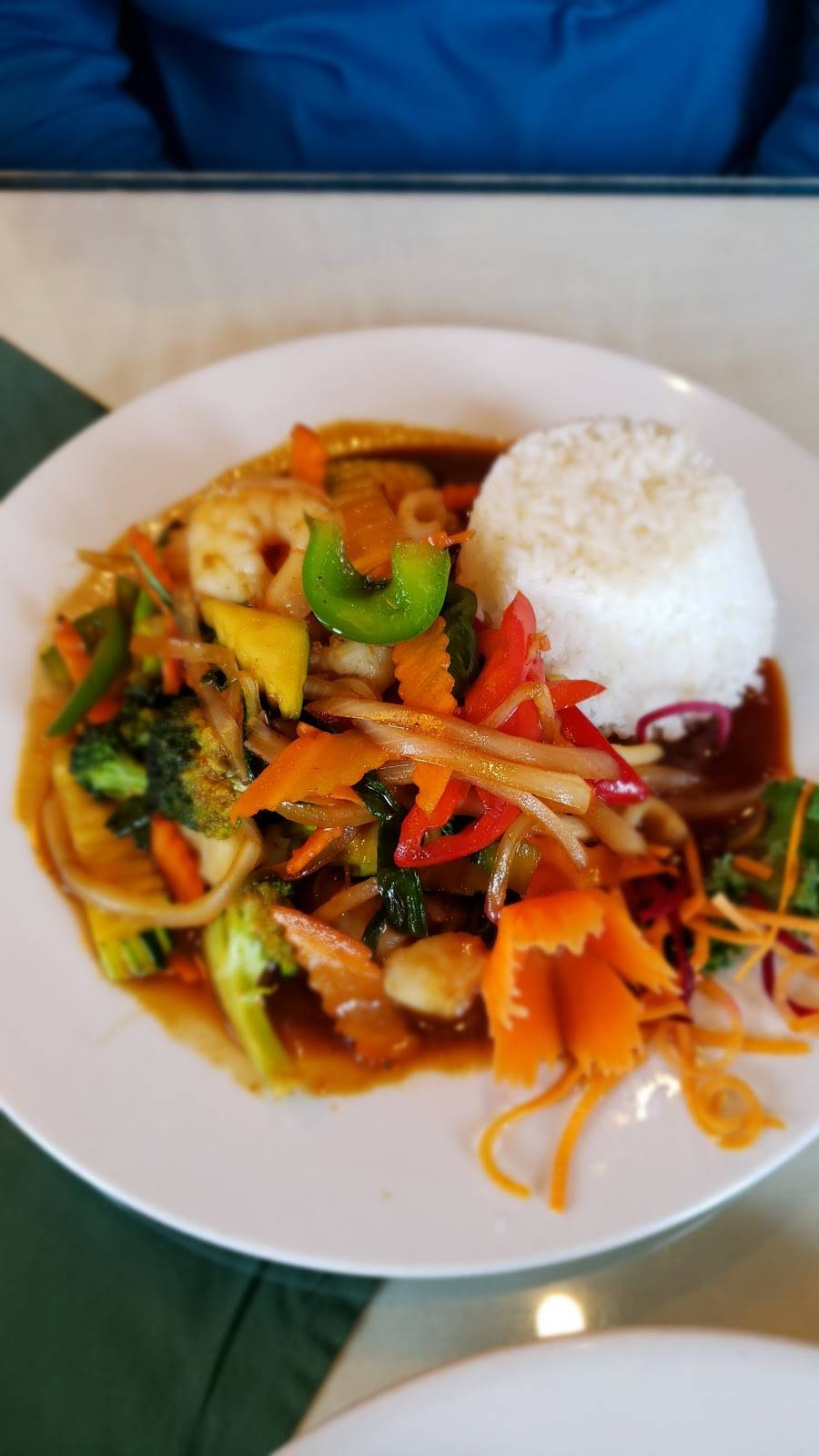 The Basil Leaf Thai & Sushi Restaurant | restaurant | 690 St George Square Ct, Winston-Salem, NC 27103, USA | 3362839133 OR +1 336-283-9133