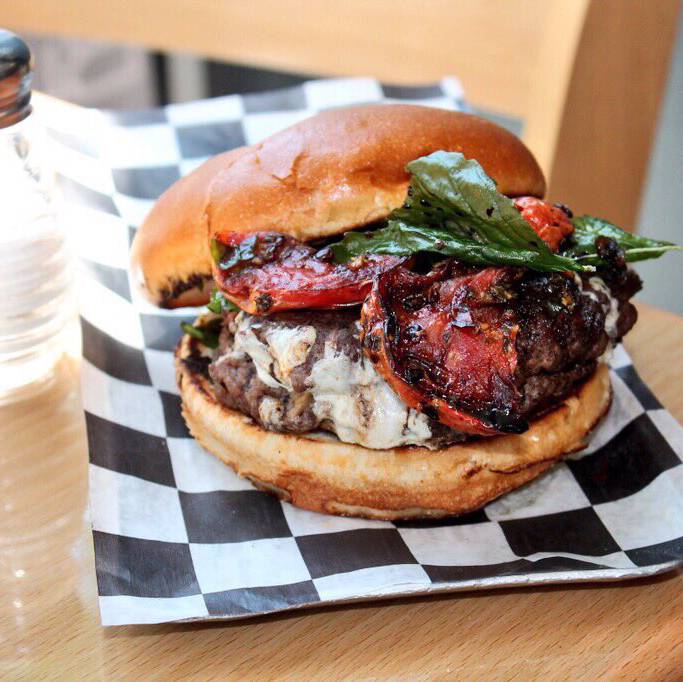 The Burger Point | restaurant | 1900 S State St, Chicago, IL 60616, USA | 3128421900 OR +1 312-842-1900