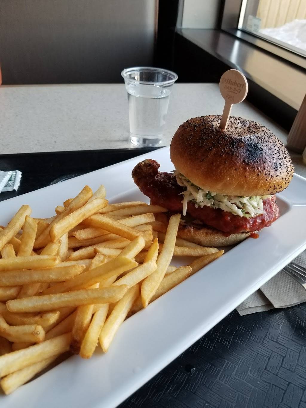 St-Hubert Express | restaurant | 1145 Rang Saint-Édouard, Saint-Liboire, QC J0H 1R0, Canada | 4507934518 OR +1 450-793-4518