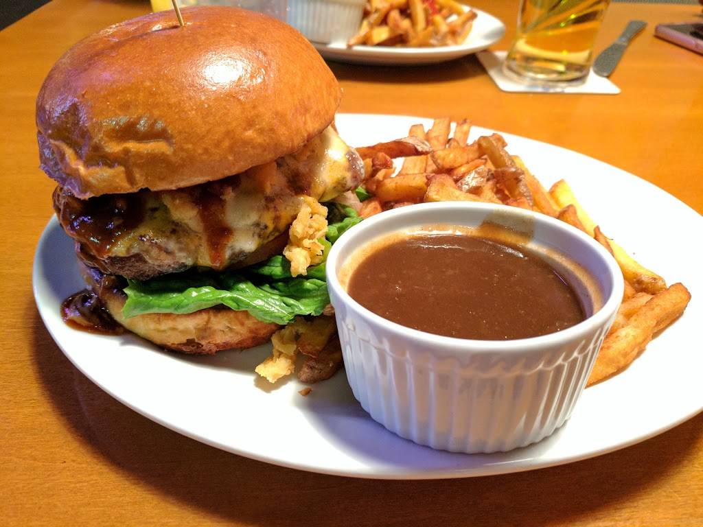 Pluckers | restaurant | 1010 Downsview Dr, Burlington, ON L7T 4H8, Canada | 2893379454 OR +1 289-337-9454