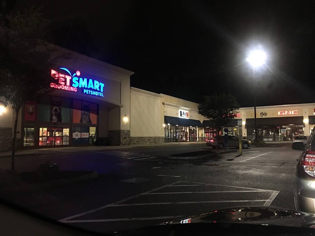 Shops at Saugus | shopping mall | 334 Broadway, US-1, Saugus, MA 01906, USA | 6107471200 OR +1 610-747-1200