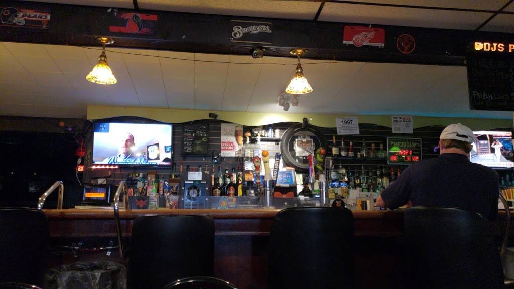 DJs Pub & Grill | restaurant | 2064 Henry St, Muskegon, MI 49441, USA | 2317552791 OR +1 231-755-2791