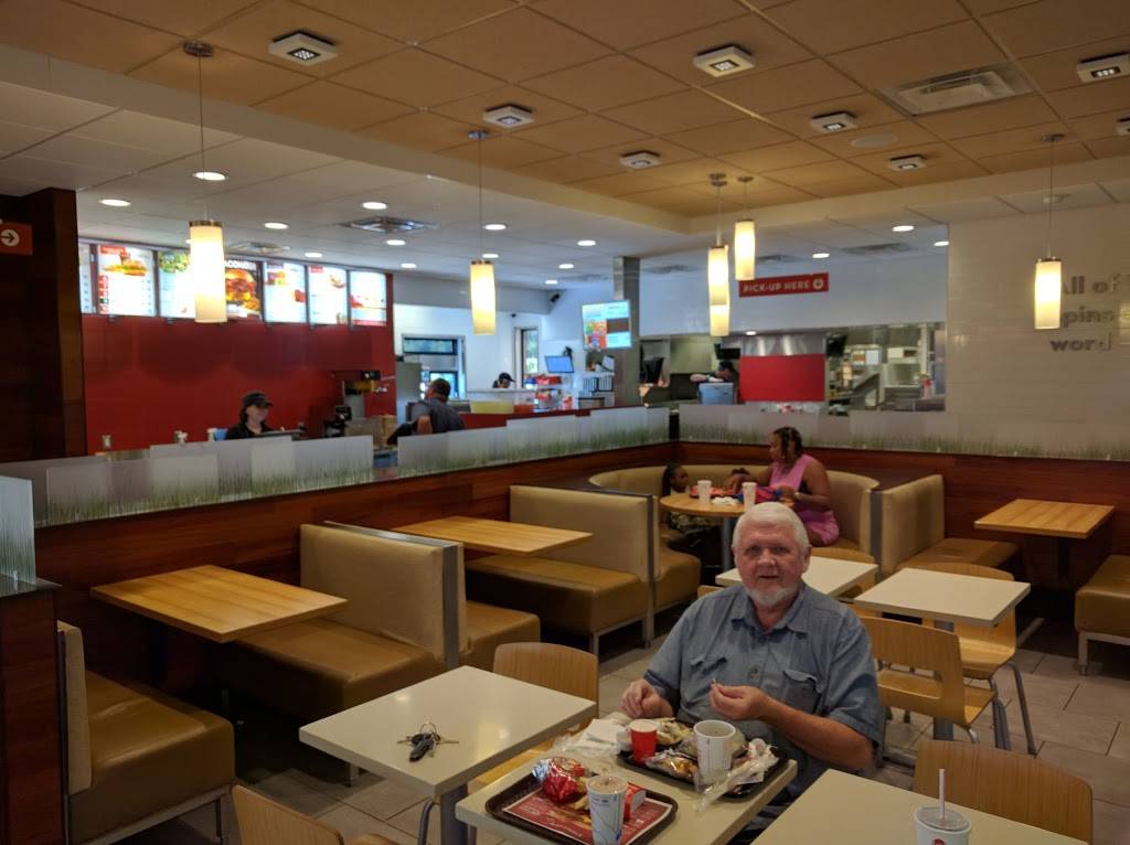 Wendys | restaurant | 1852 42nd St NE, Cedar Rapids, IA 52402, USA | 3193931619 OR +1 319-393-1619