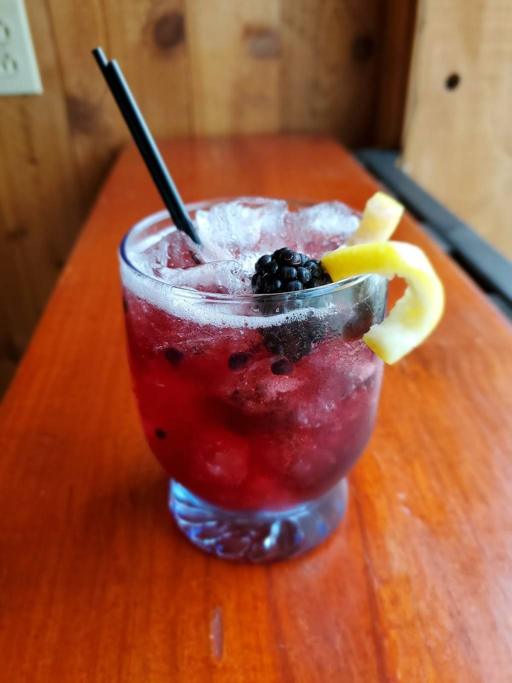 The Bulldog Pub and Grille | restaurant | 108 E Main St, Lagrange, OH 44050, USA | 4403554029 OR +1 440-355-4029