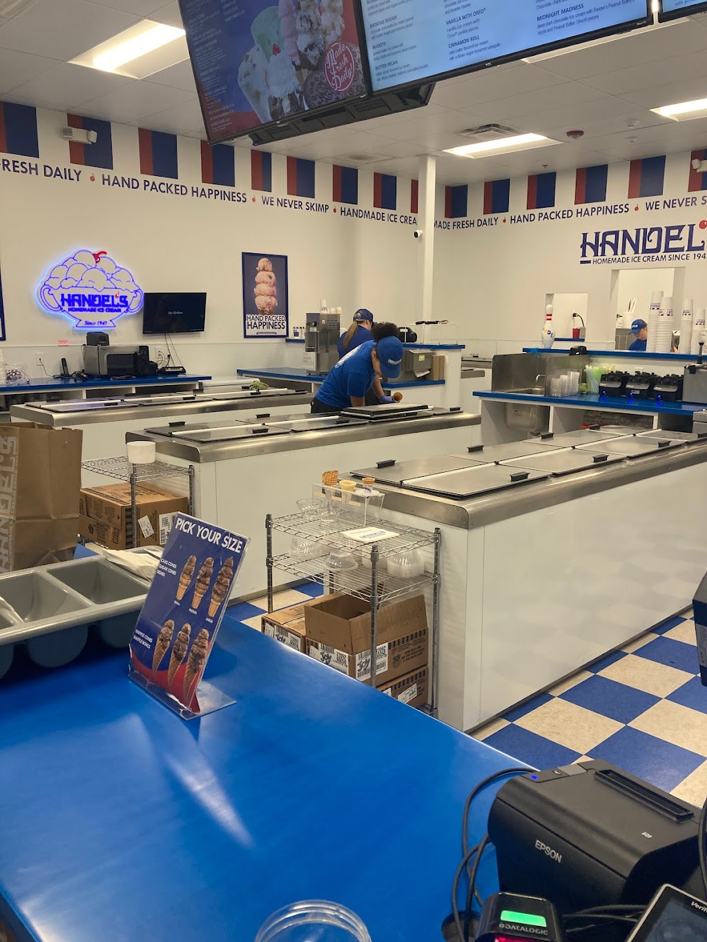 Handels Homemade Ice Cream | restaurant | 15240 N Cotton Ln #108, Surprise, AZ 85388, USA | 6235463922 OR +1 623-546-3922