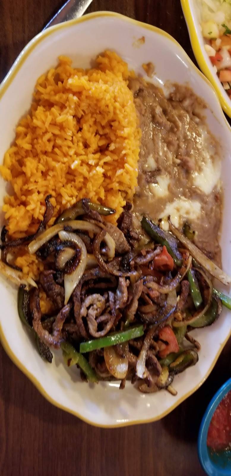 Casa Fiesta Mexican Restaurant | restaurant | 2806 Mt Pleasant St, Burlington, IA 52601, USA | 3197581111 OR +1 319-758-1111