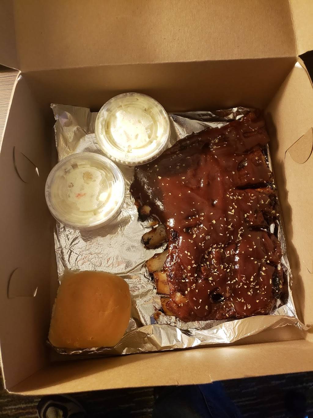 Backyard Barbecue | restaurant | 2253 Hill Rd, Grand Blanc, MI 48439, USA | 8105797979 OR +1 810-579-7979