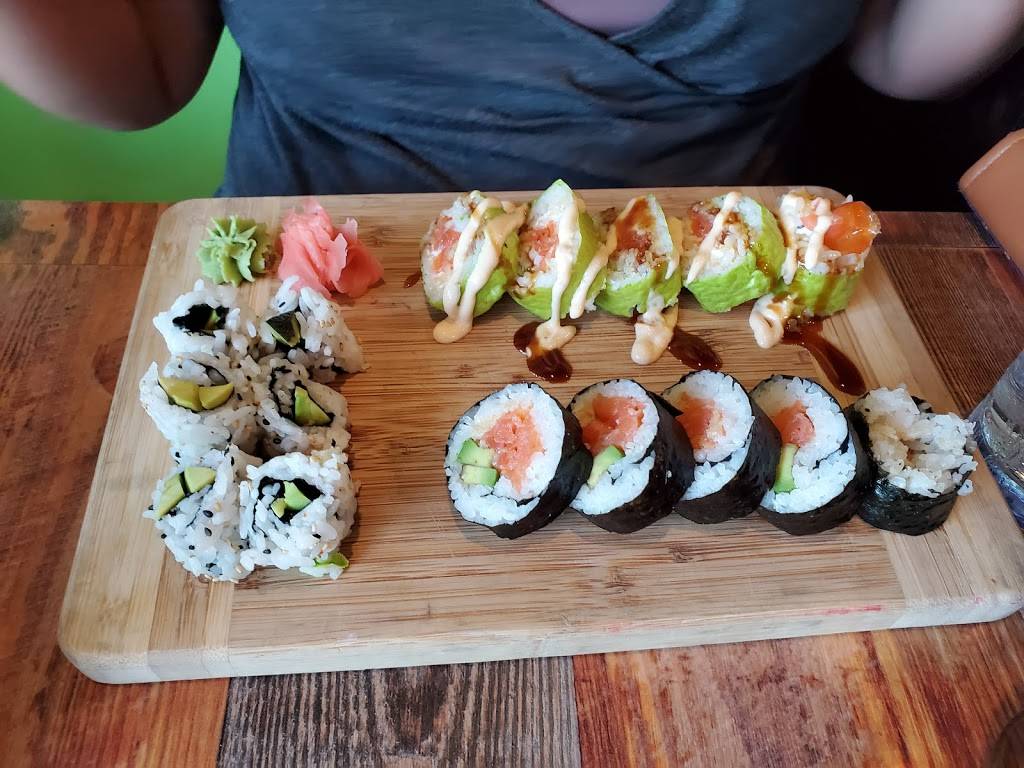 Lyna Sushi | restaurant | 219 Boulevard Maloney O, Gatineau, QC J8P 3V9, Canada | 8198930937 OR +1 819-893-0937